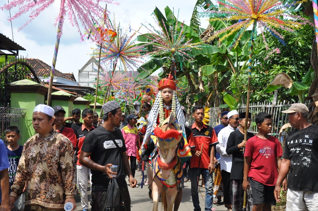 Read more about the article 081 227 096 357 DI SIDIGEDE, WELAHAN, JEPARA,,,,VIRAL ANAK KHITAN DAN KHATAM AL QURAN DI ARAK NAIK KUDA KELILING KAMPUNG SUNATNYA DI ARJUNA SUNAT JEPARA